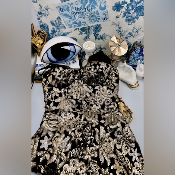 🆕 BRONX & BANCO 🧿 NWOT Louise Floral Sequin Midi Dress - Black & - Picture 3 of 17